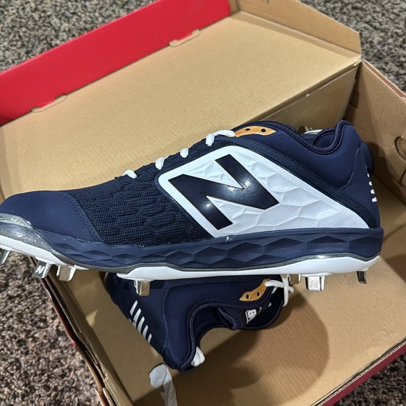 *BRAND NEW* Men’s Baseball Cleats - Picture 3 of 8